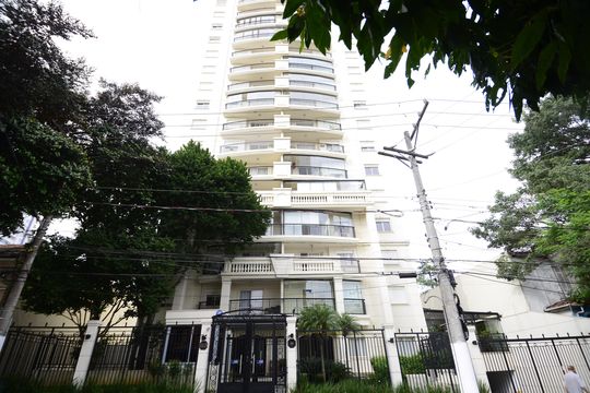 Fachada de apartamento para alugar com 2 quartos, 68m² em Cambuci, São Paulo