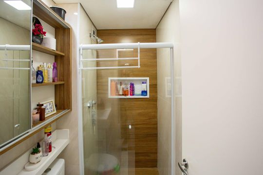 Banheiro de apartamento à venda com 2 quartos, 43m² em Piraporinha, Diadema