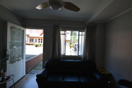 SALA de casa de condomínio à venda com 3 quartos, 120m² em Jardim Gilda Maria, São Paulo
