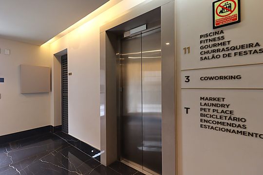 Área comum - Elevadores de kitnet/studio para alugar com 1 quarto, 28m² em Boa Vista, Porto Alegre