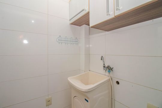 Cozinha e Área de Serviço de apartamento para alugar com 2 quartos, 68m² em São João, Porto Alegre