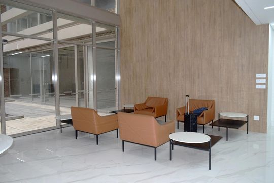 Hall social de kitnet/studio para alugar com 1 quarto, 26m² em Pinheiros, São Paulo