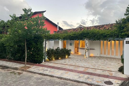 Fachada de casa para alugar com 3 quartos, 220m² em Campeche, Florianópolis
