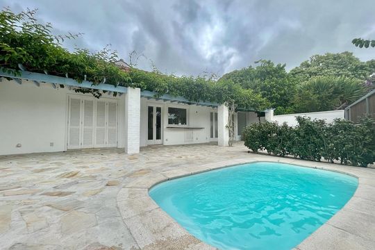Área externa de casa para alugar com 3 quartos, 220m² em Campeche, Florianópolis