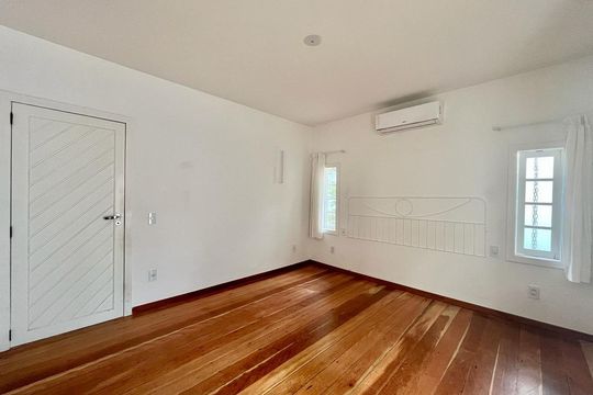 Quarto 2 de casa para alugar com 3 quartos, 220m² em Campeche, Florianópolis