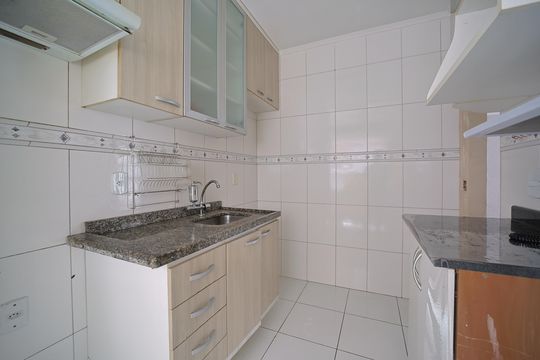 Cozinha de apartamento para alugar com 2 quartos, 54m² em Jardim Santa Maria, São Paulo