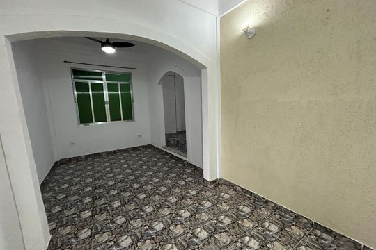 Sala de casa para alugar com 2 quartos, 129m² em Guadalupe, Rio de Janeiro