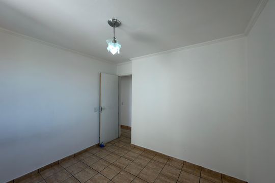 Quarto 2 de apartamento para alugar com 2 quartos, 45m² em Vila Planalto, São Bernardo do Campo