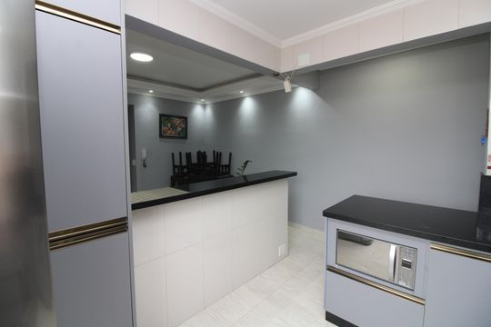 Cozinha de apartamento para alugar com 2 quartos, 40m² em Vila Domitila, São Paulo