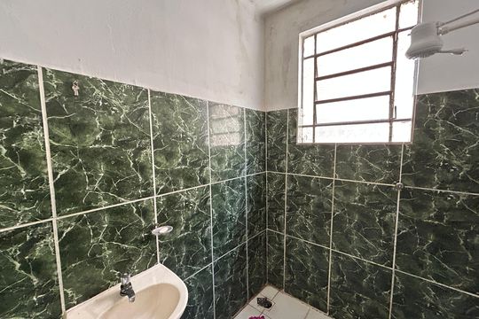 Banheiro de apartamento para alugar com 2 quartos, 80m² em Rocha Miranda, Rio de Janeiro