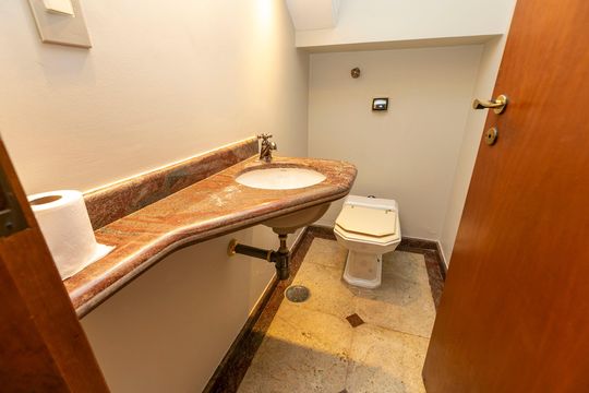 LAVABO de casa de condomínio para alugar com 5 quartos, 280m² em Jardim das Paineiras, Campinas