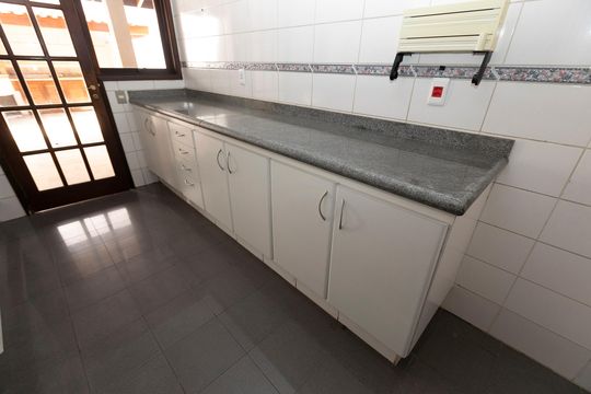 COZINHA de casa de condomínio para alugar com 5 quartos, 280m² em Jardim das Paineiras, Campinas