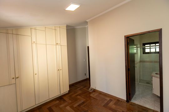 SUITE Nº 1 de casa de condomínio para alugar com 5 quartos, 280m² em Jardim das Paineiras, Campinas