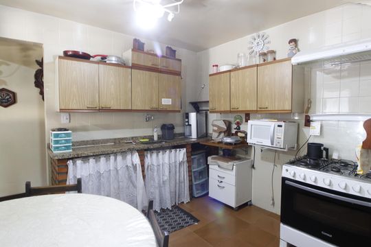 Cozinha de casa de condomínio para alugar com 2 quartos, 80m² em Peró, Cabo Frio