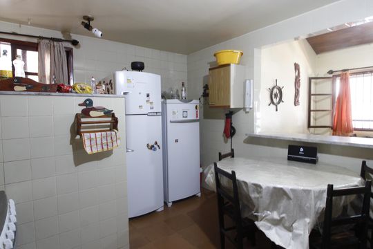 Cozinha de casa de condomínio para alugar com 2 quartos, 80m² em Peró, Cabo Frio