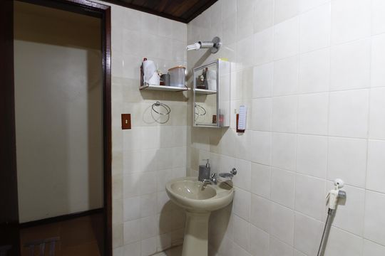 Banheiro 2 de casa de condomínio para alugar com 2 quartos, 80m² em Peró, Cabo Frio
