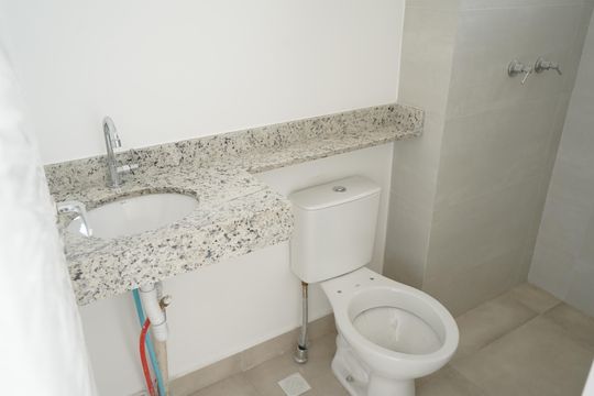 Banheiro de apartamento para alugar com 2 quartos, 48m² em Chácara Califórnia, São Paulo