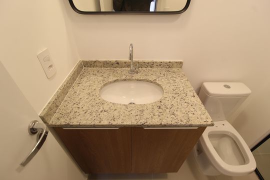 Banheiro da Suíte de apartamento para alugar com 1 quarto, 25m² em Vila Nova Conceição, São Paulo