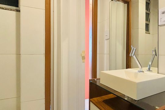 Banheiro de apartamento para alugar com 2 quartos, 42m² em Catete, Rio de Janeiro