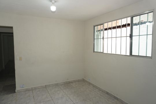Sala de casa para alugar com 2 quartos, 50m² em Jardim Independência, Embu das Artes