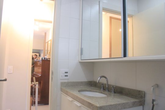 Banheiro da Suíte 1 de apartamento para alugar com 2 quartos, 90m² em Cerâmica, São Caetano do Sul