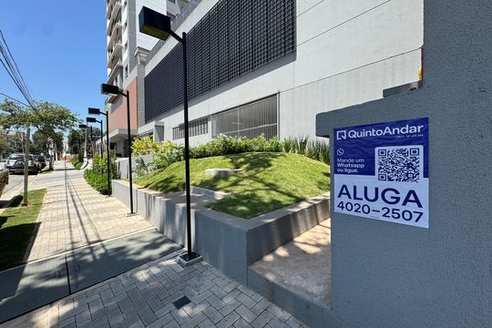 Fachada com placa grande  de apartamento para alugar com 1 quarto, 30m² em Presidente Altino, Osasco