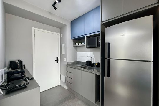 Cozinha  de kitnet/studio à venda com 1 quarto, 25m² em Jardim das Acacias, São Paulo
