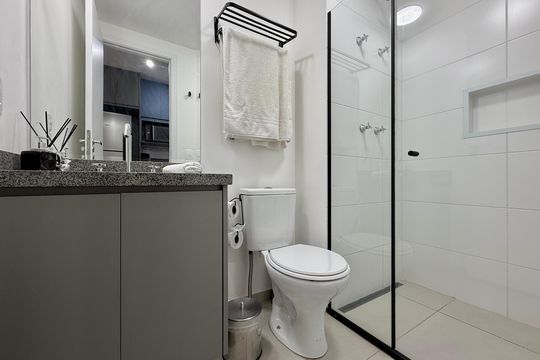 Banheiro  de kitnet/studio à venda com 1 quarto, 25m² em Jardim das Acacias, São Paulo