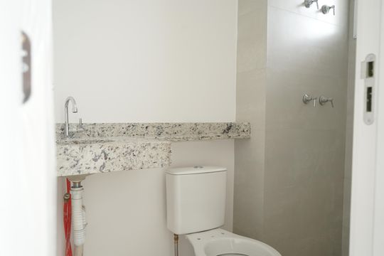 Banheiro de apartamento para alugar com 2 quartos, 48m² em Chácara Califórnia, São Paulo