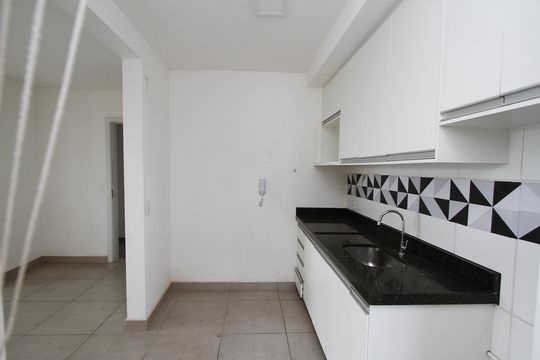 Cozinha de apartamento para alugar com 2 quartos, 52m² em Coração Eucarístico, Belo Horizonte