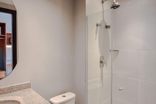 Banheiro de kitnet/studio para alugar com 1 quarto, 23m² em Sé, São Paulo
