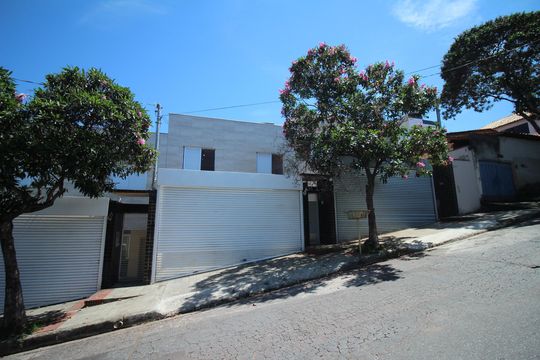 Fachada de casa à venda com 3 quartos, 118m² em Milionários, Belo Horizonte
