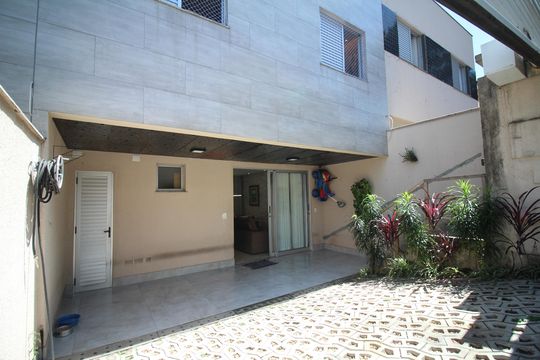 Garagem / Quintal de casa à venda com 3 quartos, 118m² em Milionários, Belo Horizonte