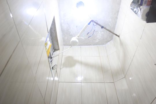 Banheiro (kitnet 3) de casa à venda com 5 quartos, 250m² em Jardim das Acacias, Guarulhos