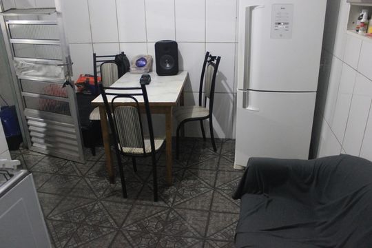 Cozinha (kitnet 2) de casa à venda com 5 quartos, 250m² em Jardim das Acacias, Guarulhos