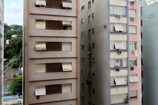 Vista da Cozinha e Área de Serviço de apartamento para alugar com 2 quartos, 100m² em José Menino, Santos