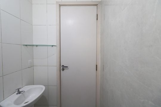 Banheiro de apartamento para alugar com 3 quartos, 61m² em Centro, Diadema