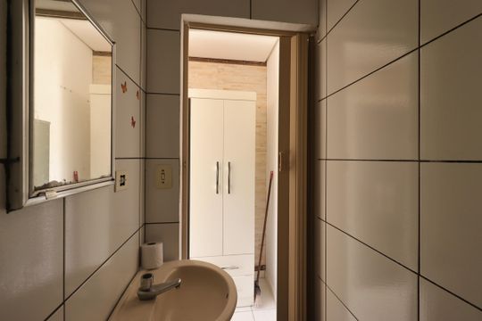 Banheiro de kitnet/studio para alugar com 1 quarto, 18m² em Vila Curuçá, Santo André