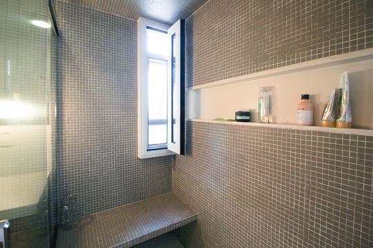 Banheiro da Suíte 1 de apartamento à venda com 2 quartos, 130m² em Itaim Bibi, São Paulo