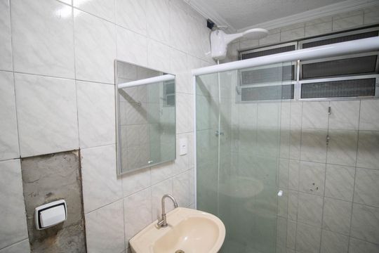 Banheiro de casa para alugar com 2 quartos, 80m² em Jardim Sonia, São Paulo