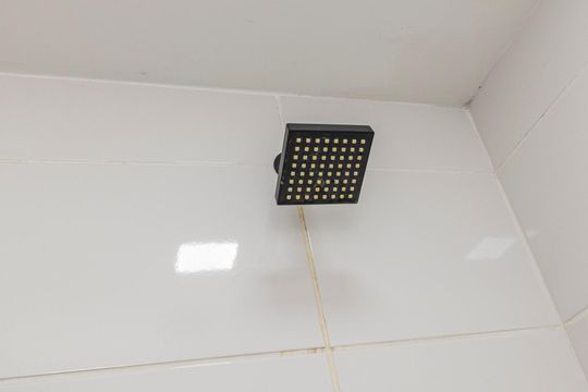 Banheiro de apartamento para alugar com 1 quarto, 35m² em Vista Alegre, Rio de Janeiro