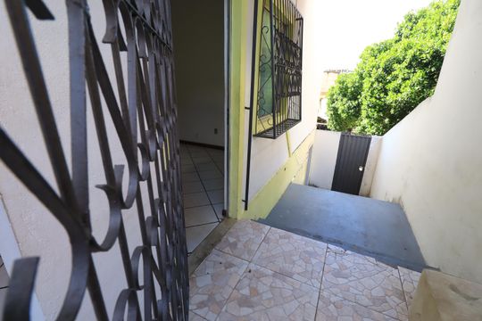 Área externa de casa para alugar com 2 quartos, 50m² em Pernambués, Salvador