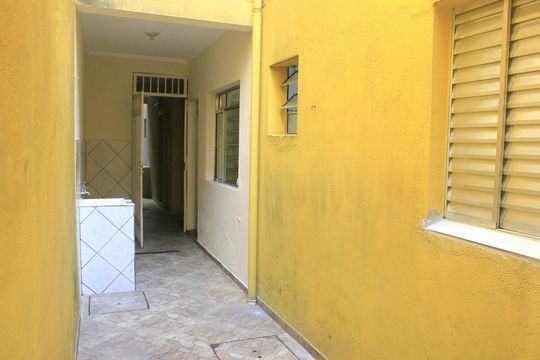 Quintal e lavanderia de casa para alugar com 1 quarto, 38m² em Vila Barros, Guarulhos