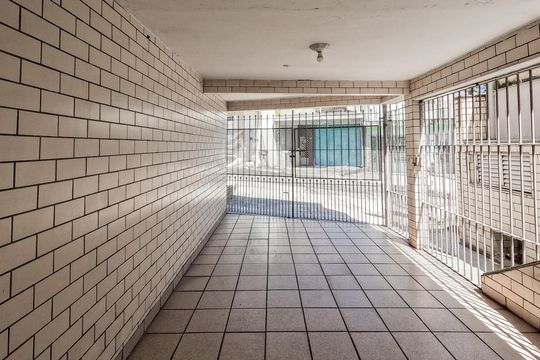 Garagem de casa à venda com 3 quartos, 100m² em Vila Francos, São Paulo