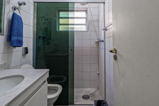 Banheiro Social de casa à venda com 3 quartos, 100m² em Vila Francos, São Paulo