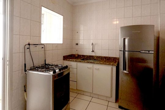 Cozinha de apartamento para alugar com 1 quarto, 53m² em Aparecida, Santos