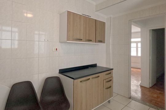 Cozinha de apartamento para alugar com 1 quarto, 53m² em Aparecida, Santos