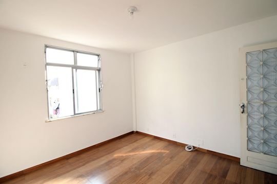 Sala de apartamento para alugar com 2 quartos, 48m² em Olaria, Rio de Janeiro