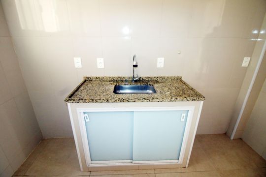 Cozinha de apartamento para alugar com 2 quartos, 48m² em Olaria, Rio de Janeiro