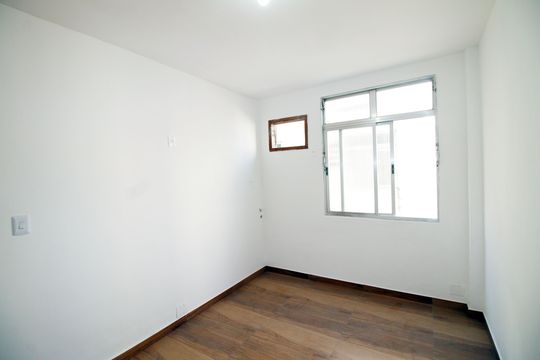 Quarto 2 de apartamento para alugar com 2 quartos, 48m² em Olaria, Rio de Janeiro